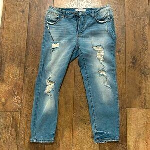 Skinny jeans Kan Can Buckle exclusive size 30. Distressed on the front.